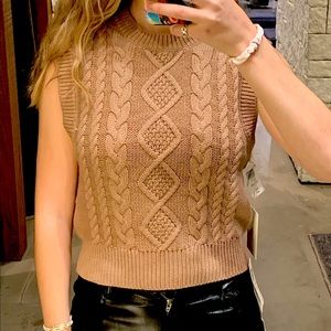 Aritzia Wilfred Alps Vest in Gold Camel